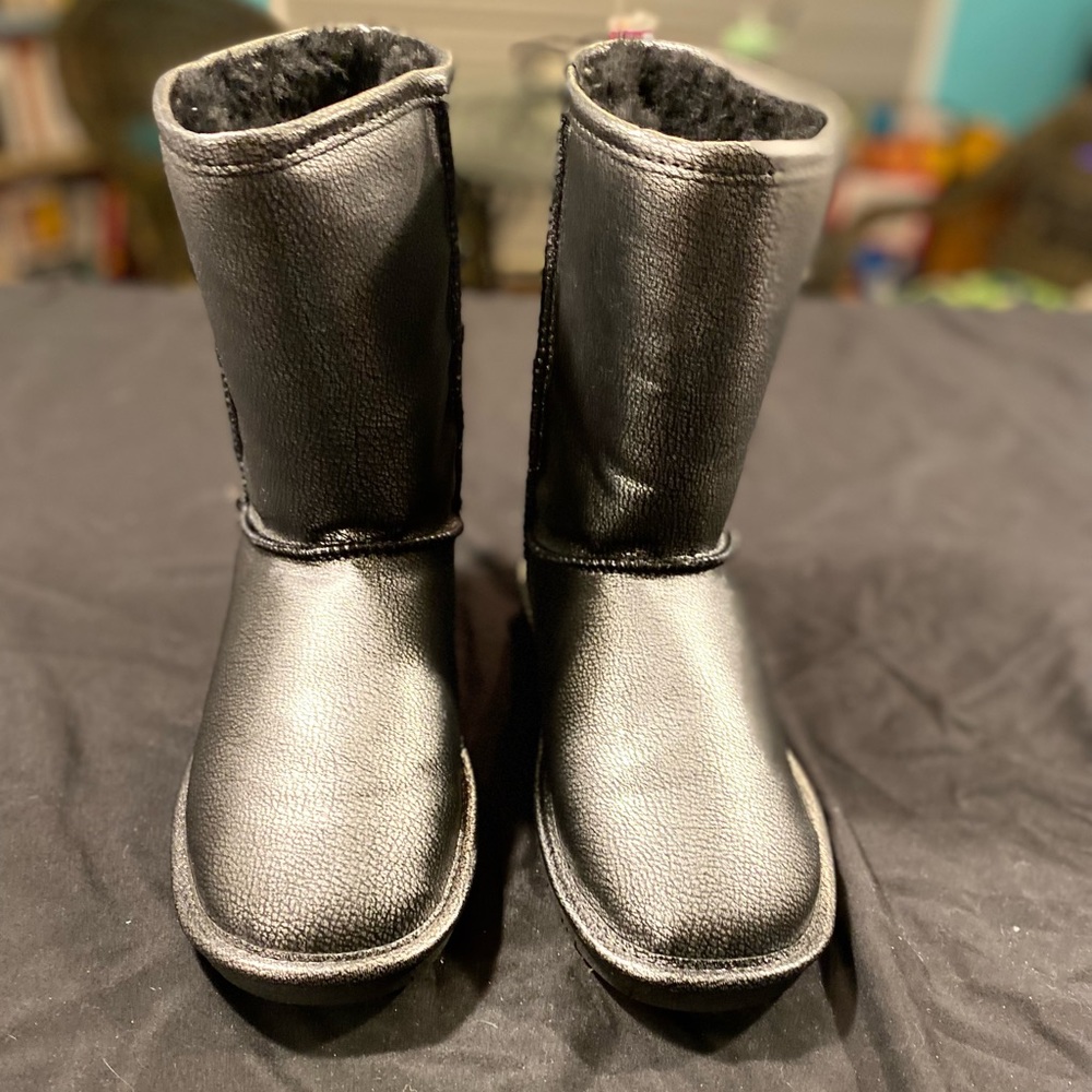 Bearpaw Metallic Emma Short Boots